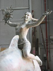 Una delle sette statue